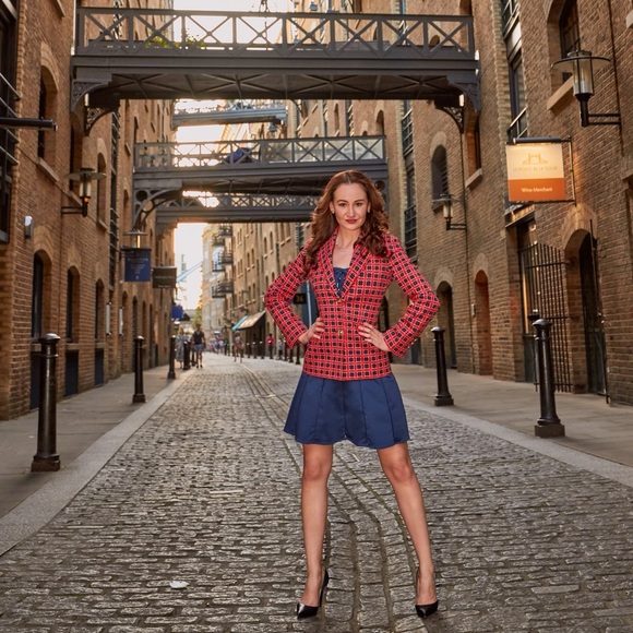 Meet your Posher 💃🏻 - Picture 2 of 4